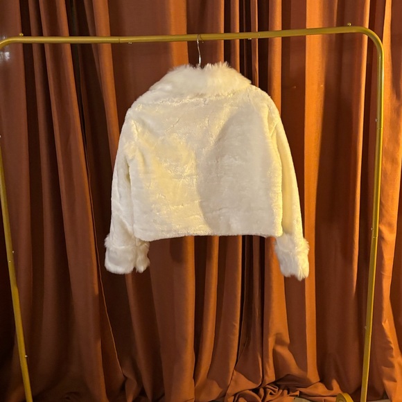 Cropped White Faux Fur Jacket! - Picture 2 of 2